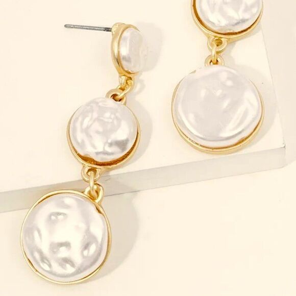 3 TIER WHITE PEARL GOLD DIPPED PEARL DROP DANGLE EARRING - Picture 1 of 2